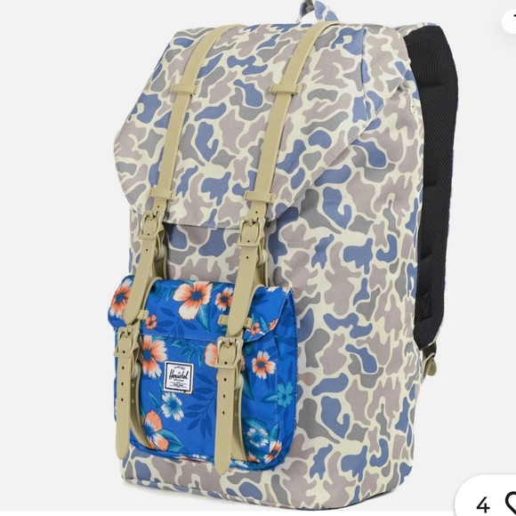 HERCHEL Little America Camo
Camo Backpack like new
pre owend
some small sign o - Picture 1 of 2